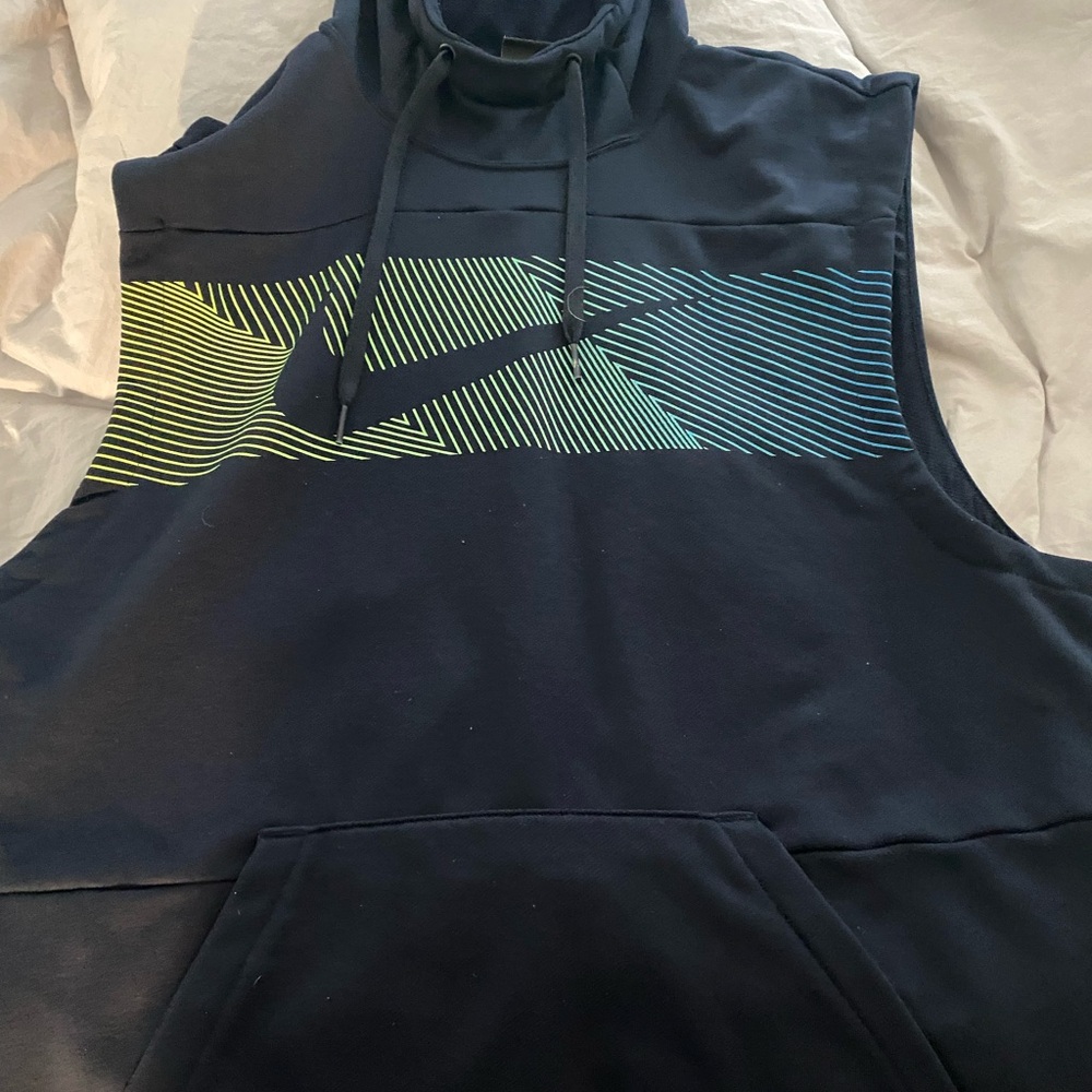 Nike Dri-Fit sleeveless hoodie in EUC. Size L - Picture 6 of 7